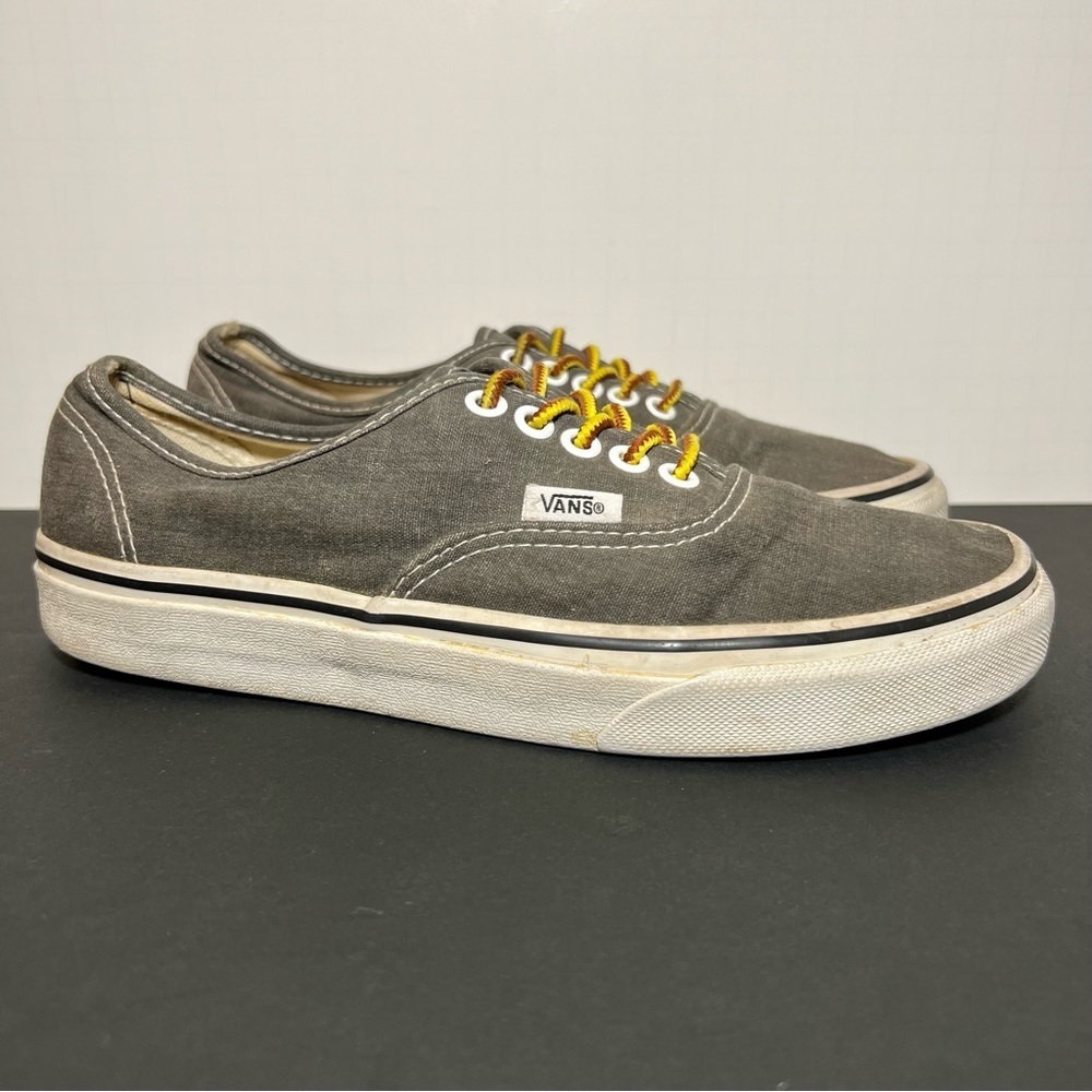 Unisex VANS Authentic Low Top Gray Lace Up Sneakers / Size US 6.5 M - US 8 W